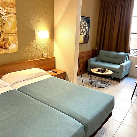 Hotel Aneto Barcelona Bagian luar foto