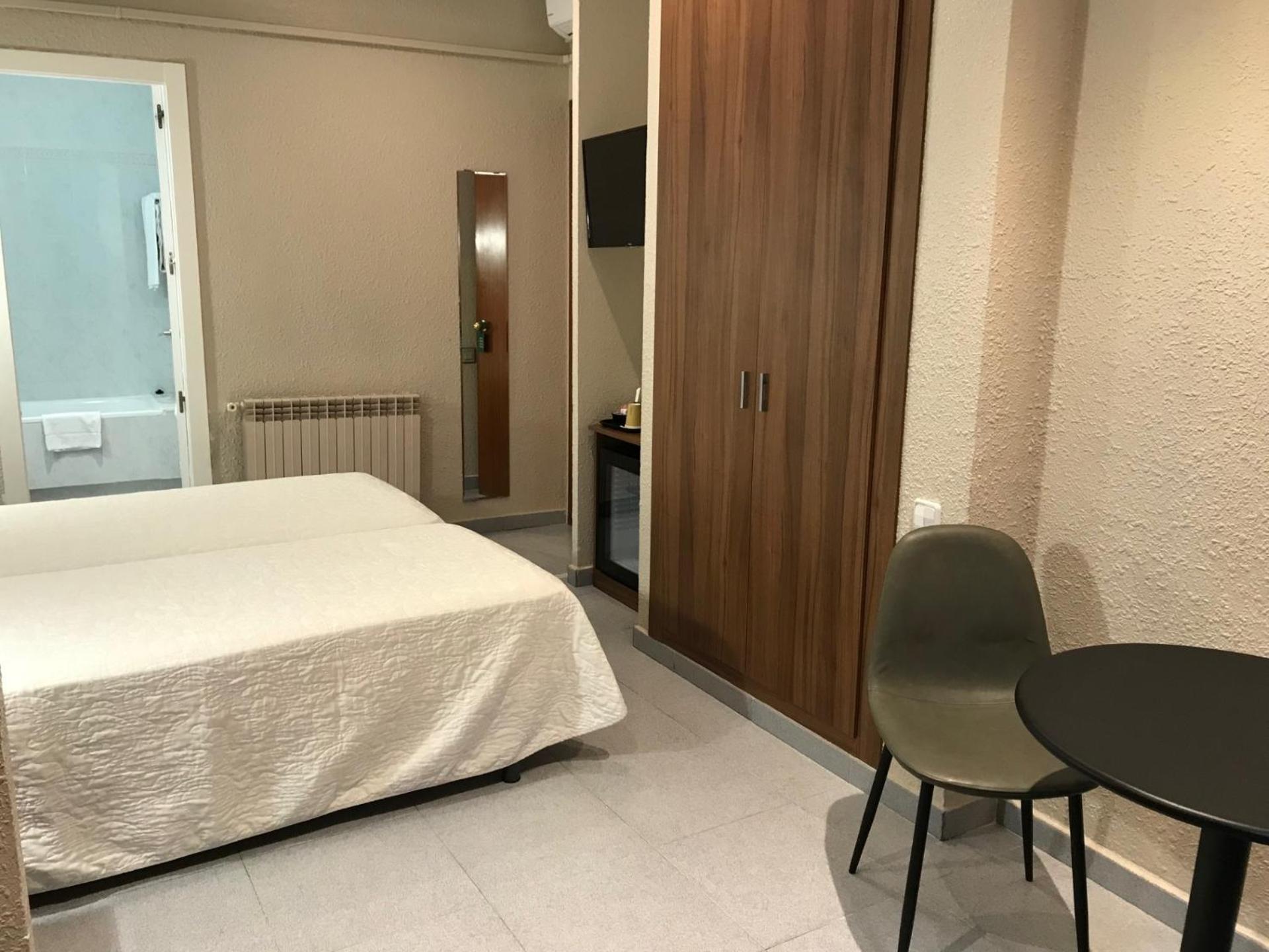 Hotel Aneto Barcelona Bagian luar foto