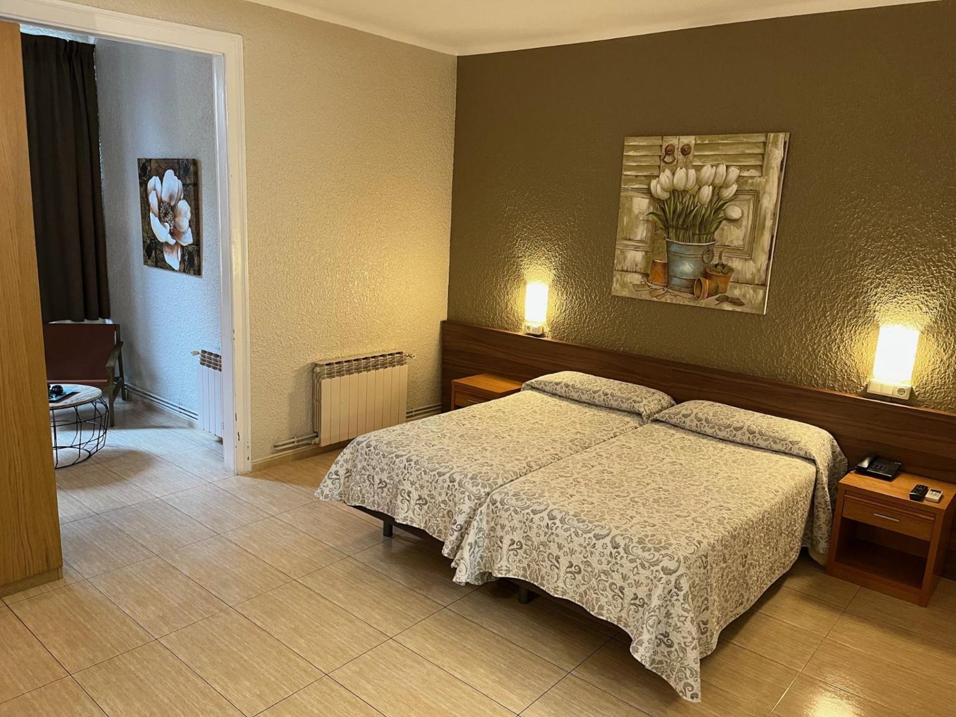 Hotel Aneto Barcelona Bagian luar foto