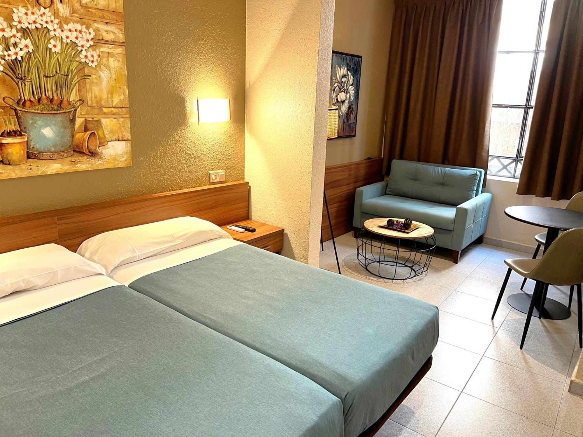 Hotel Aneto Barcelona Bagian luar foto