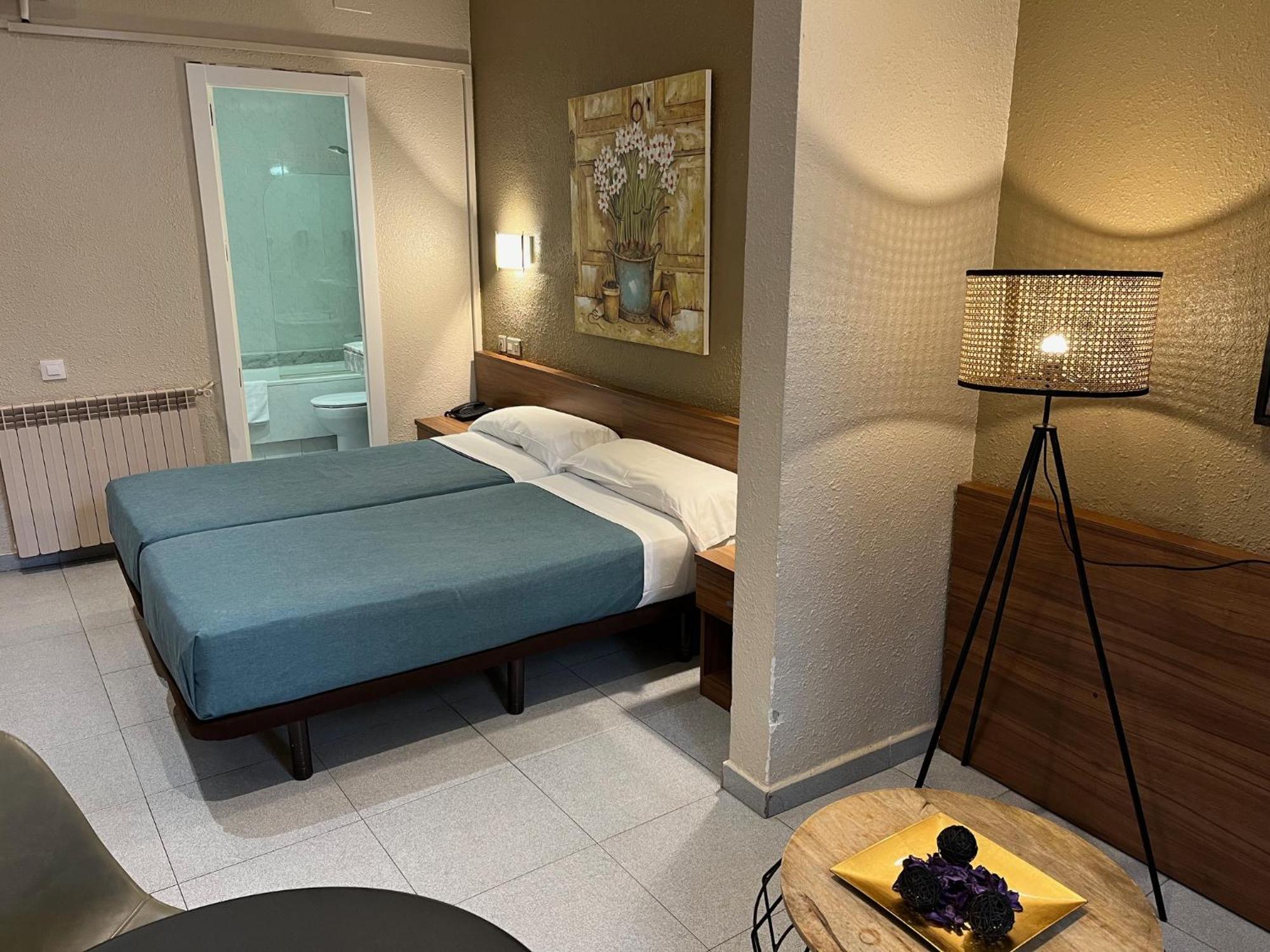 Hotel Aneto Barcelona Bagian luar foto