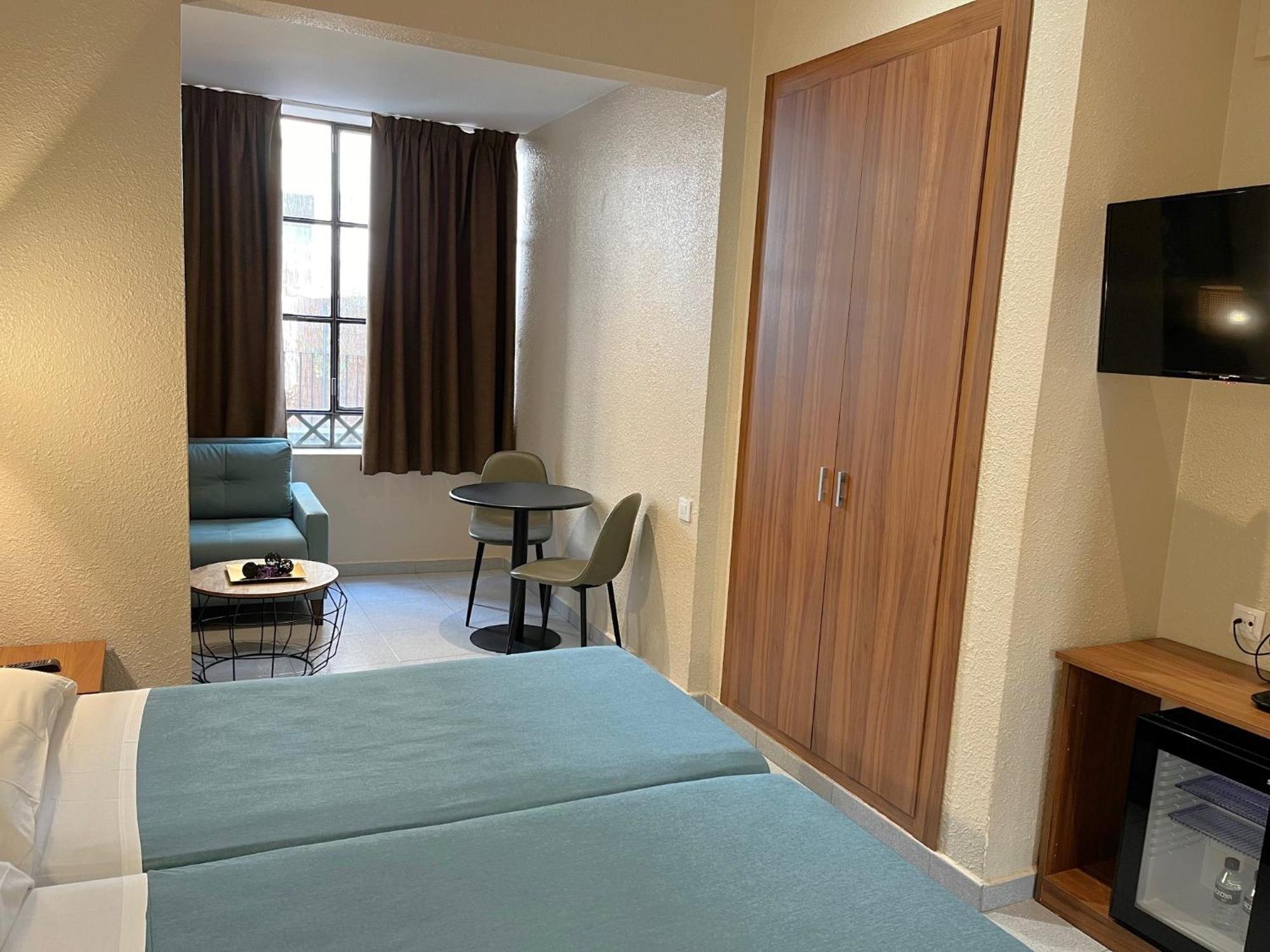 Hotel Aneto Barcelona Bagian luar foto