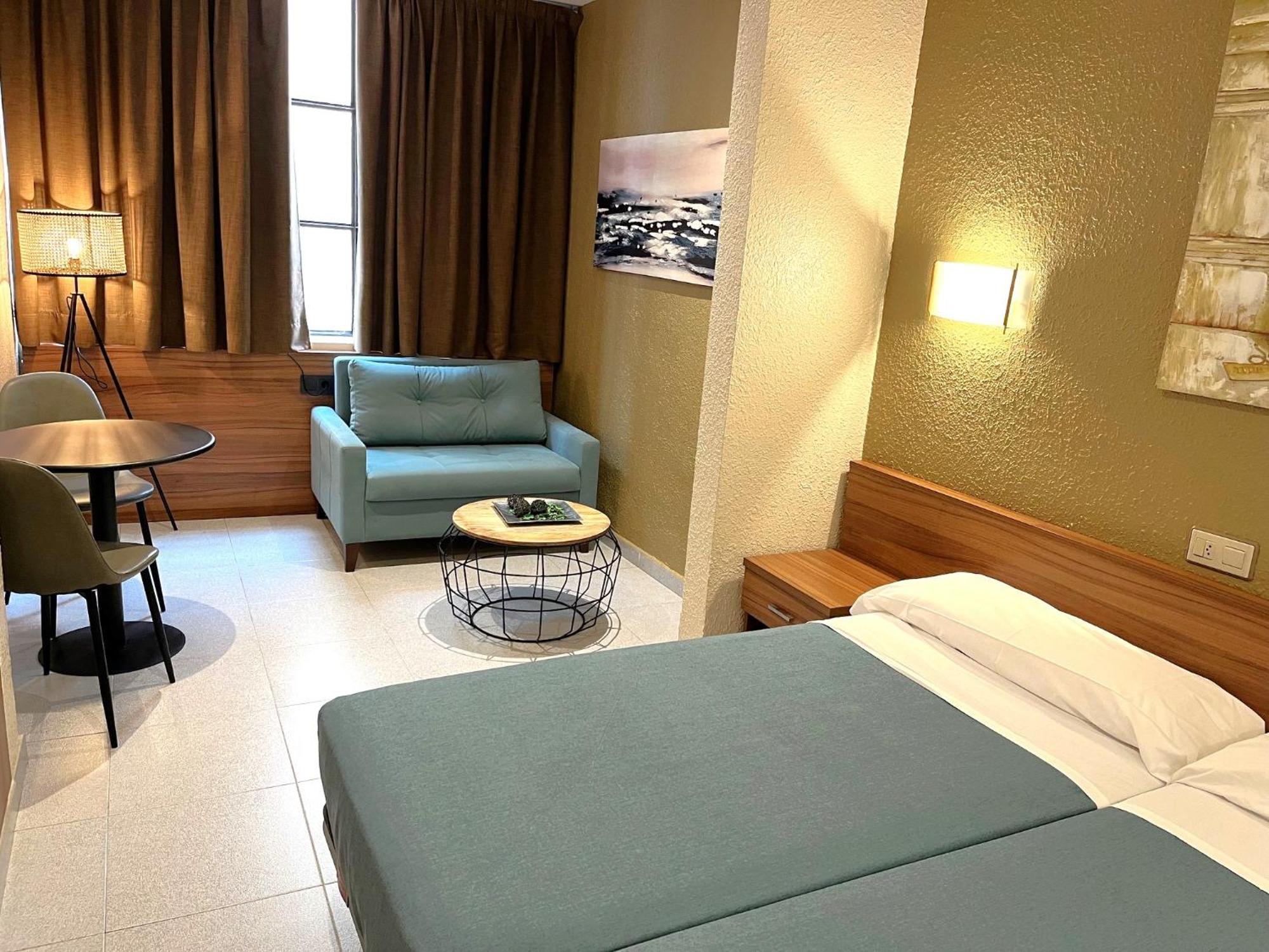 Hotel Aneto Barcelona Bagian luar foto