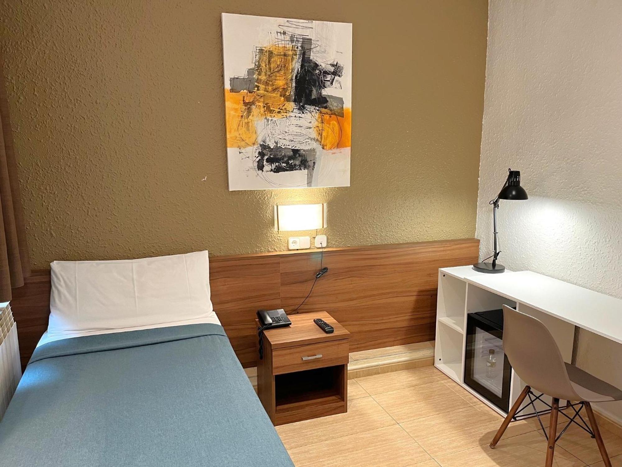 Hotel Aneto Barcelona Bagian luar foto