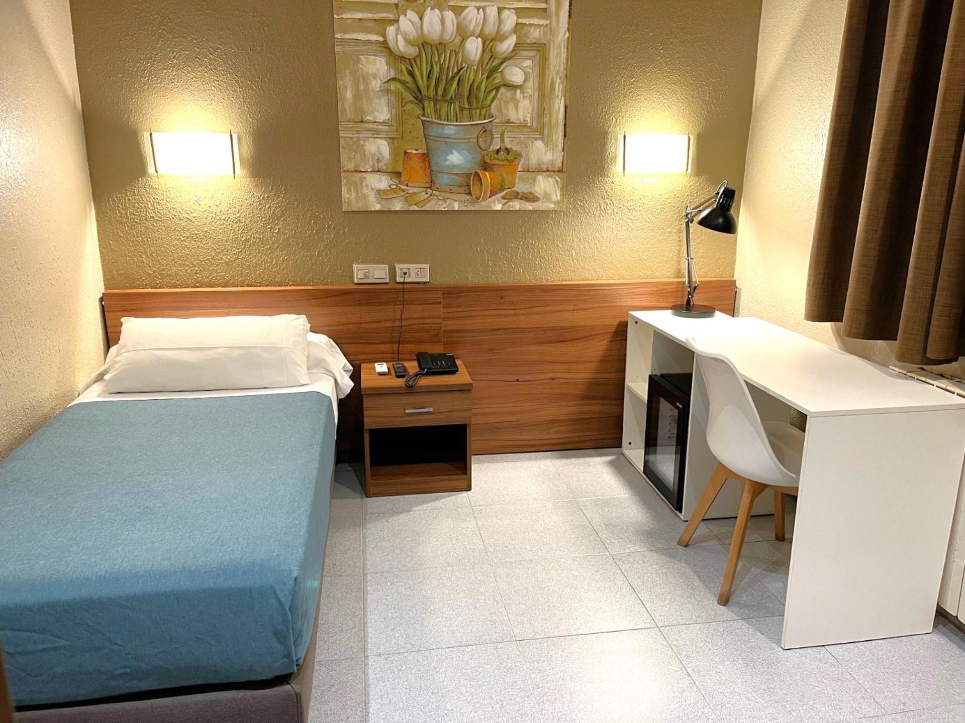 Hotel Aneto Barcelona Bagian luar foto