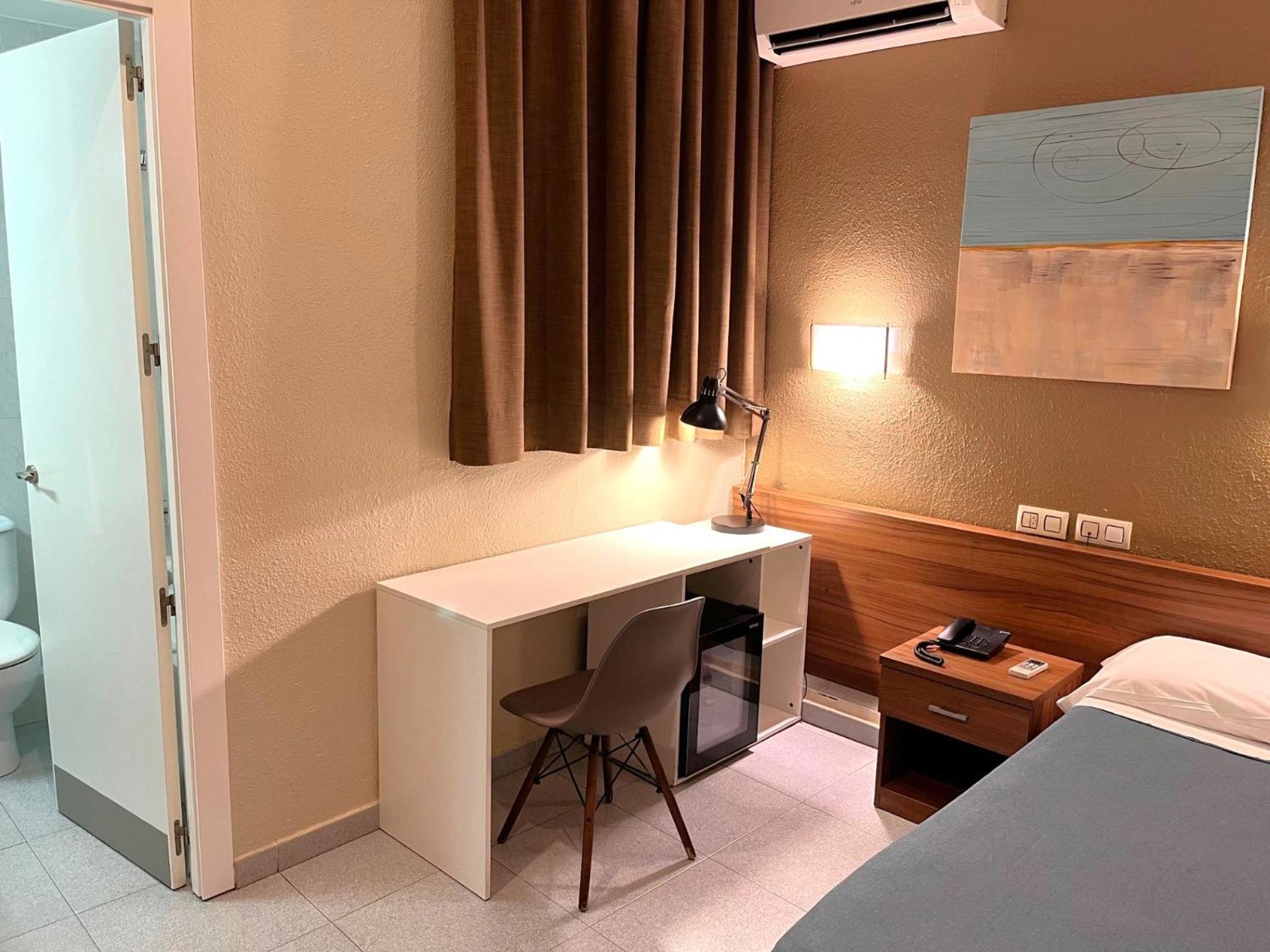 Hotel Aneto Barcelona Bagian luar foto