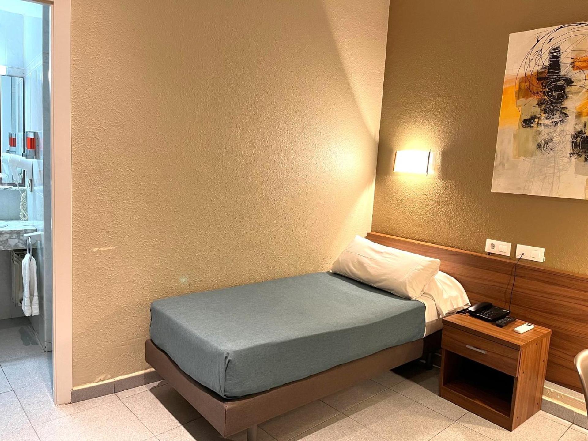 Hotel Aneto Barcelona Bagian luar foto