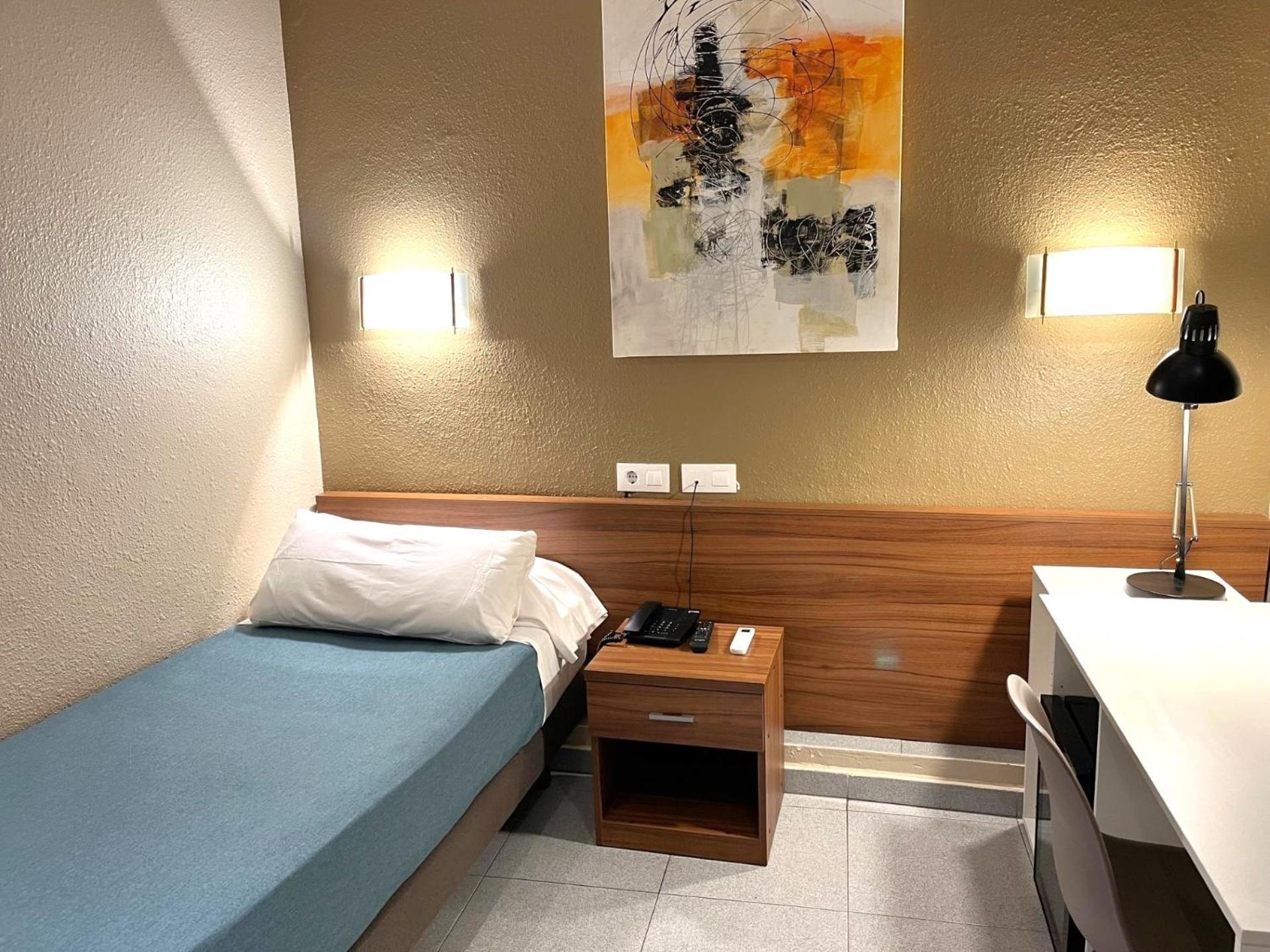 Hotel Aneto Barcelona Bagian luar foto