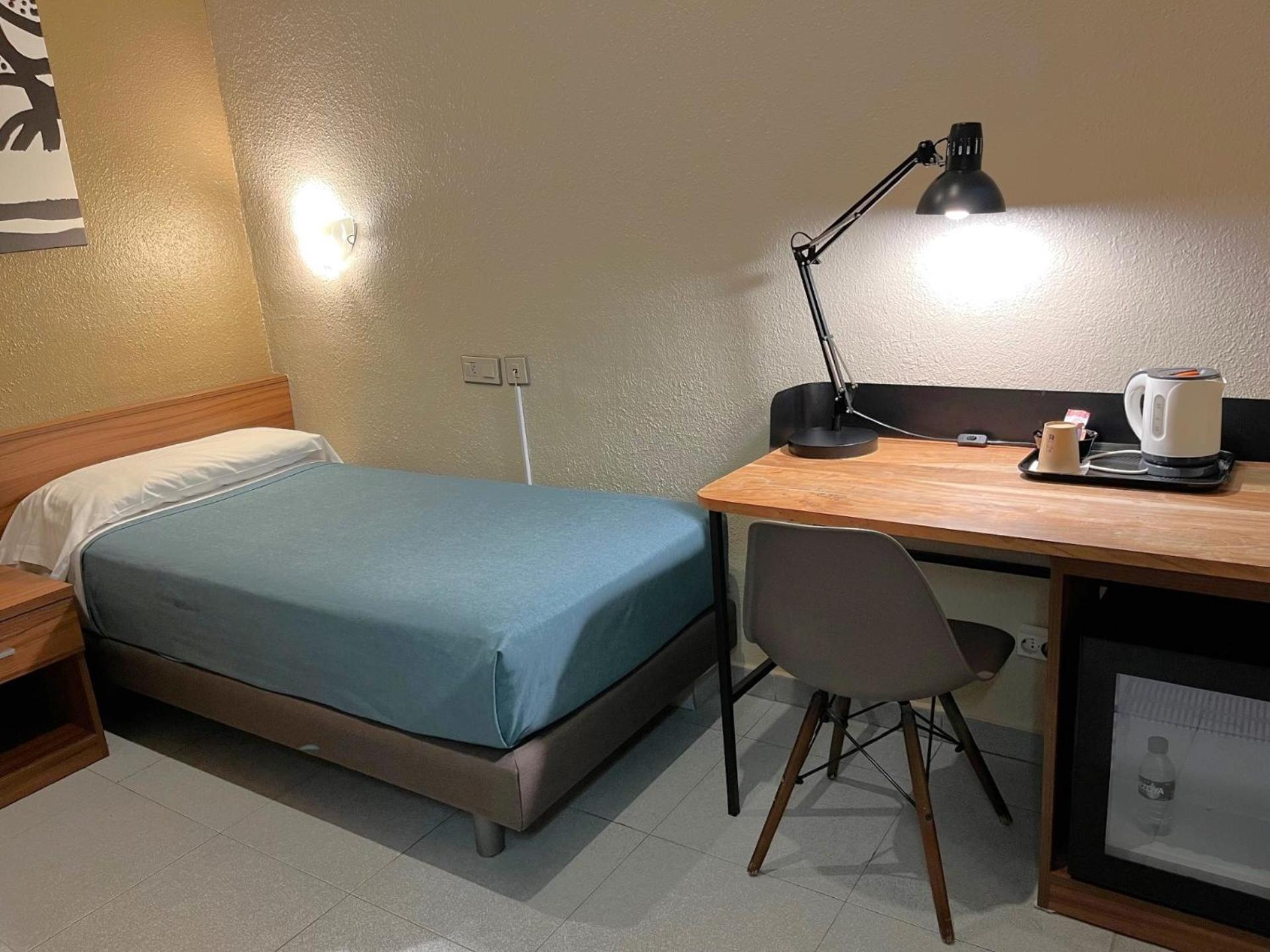 Hotel Aneto Barcelona Bagian luar foto