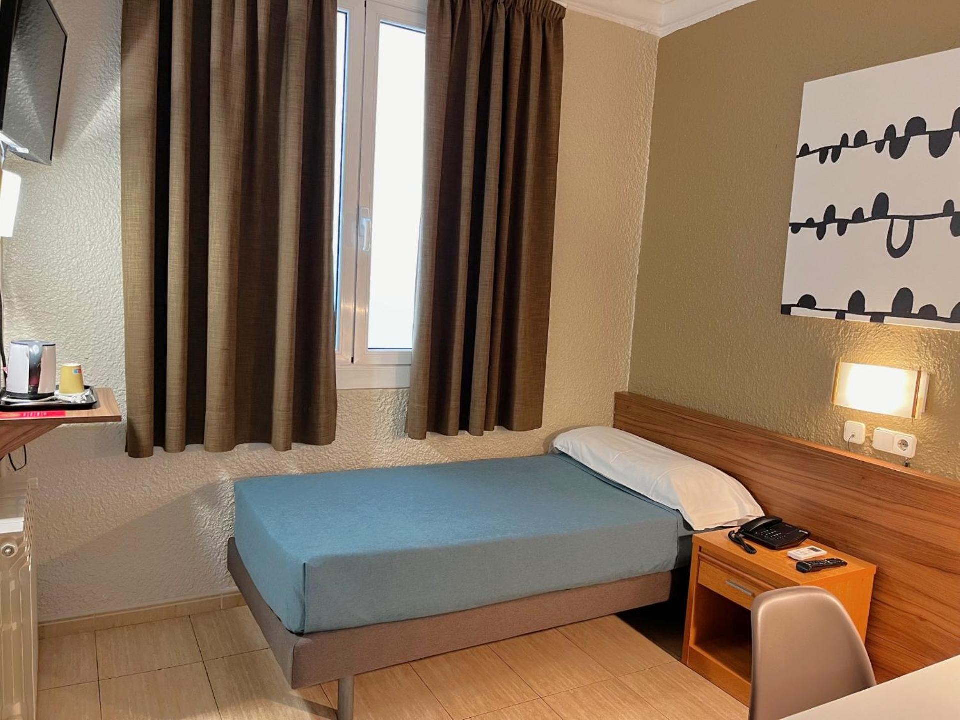 Hotel Aneto Barcelona Bagian luar foto