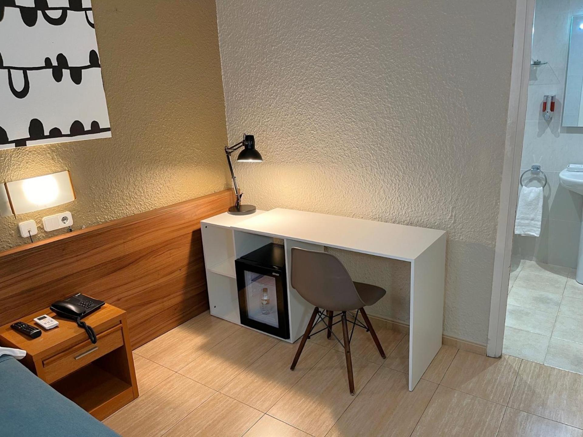 Hotel Aneto Barcelona Bagian luar foto