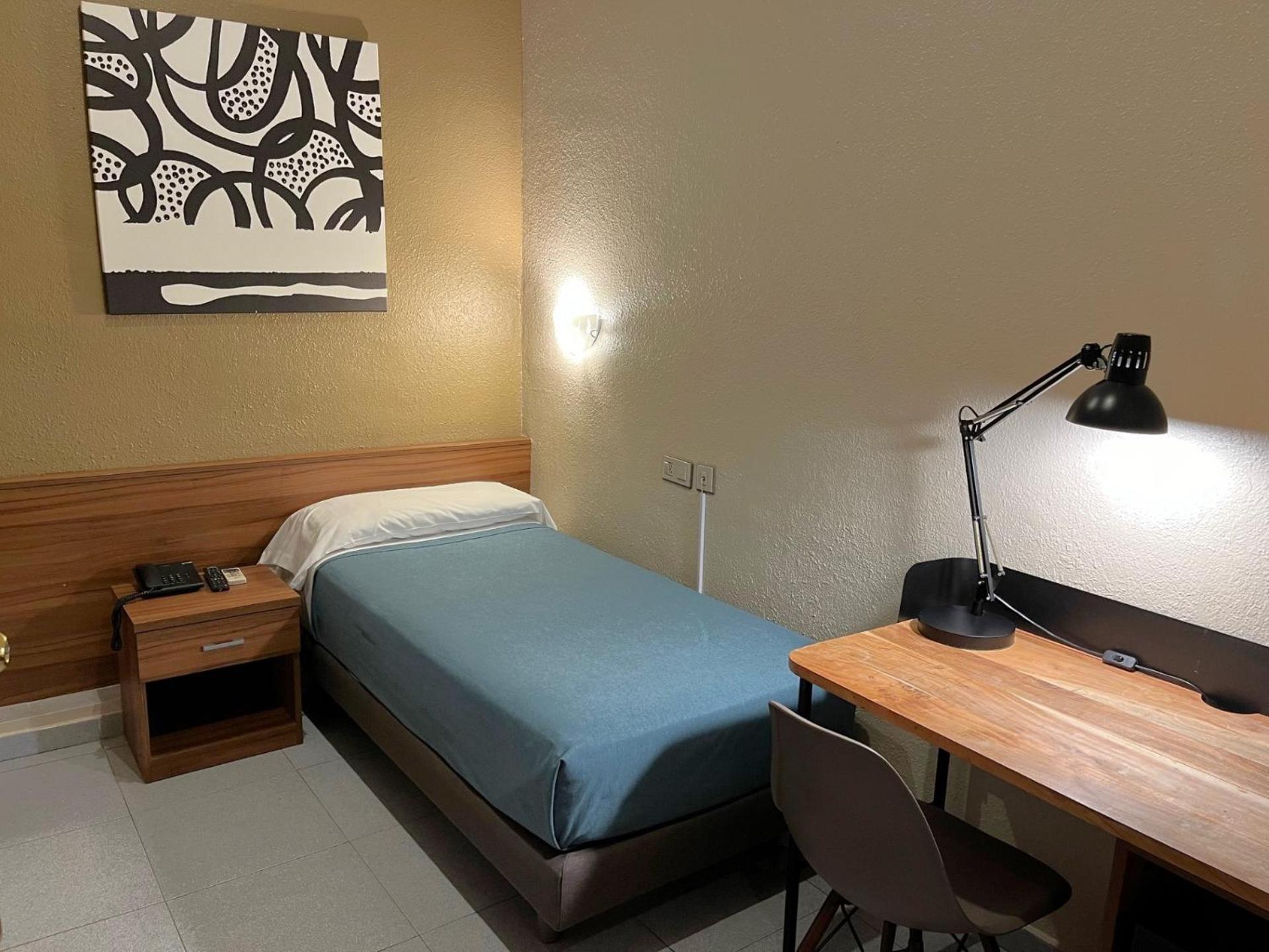 Hotel Aneto Barcelona Bagian luar foto