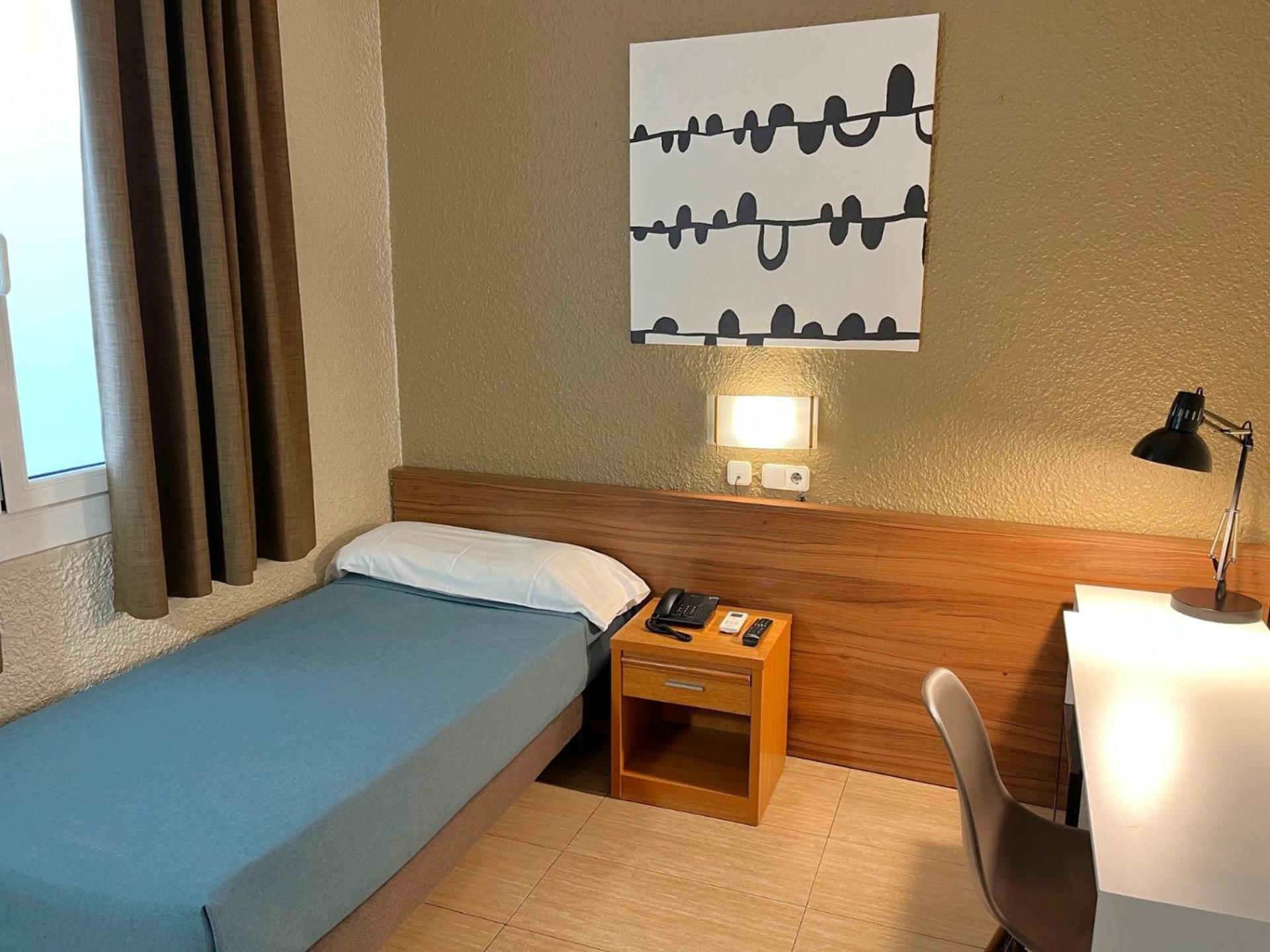 Hotel Aneto Barcelona Bagian luar foto