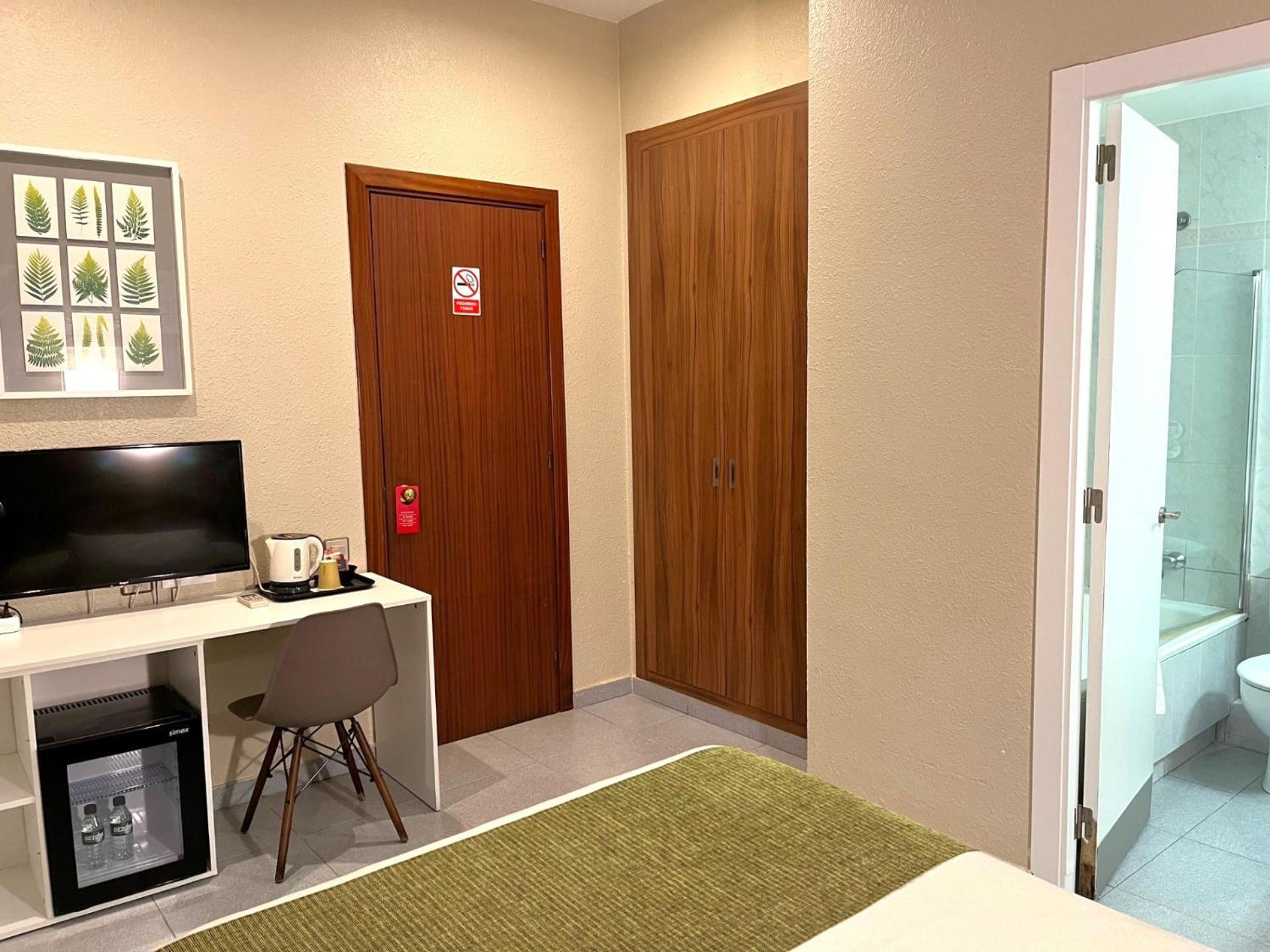 Hotel Aneto Barcelona Bagian luar foto