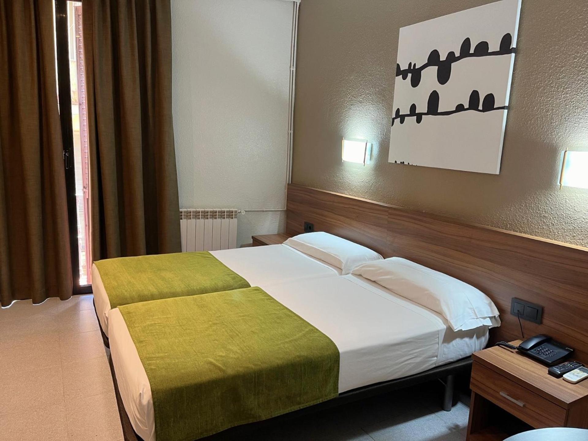 Hotel Aneto Barcelona Bagian luar foto