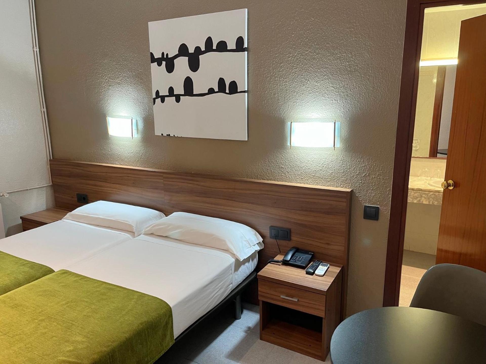 Hotel Aneto Barcelona Bagian luar foto