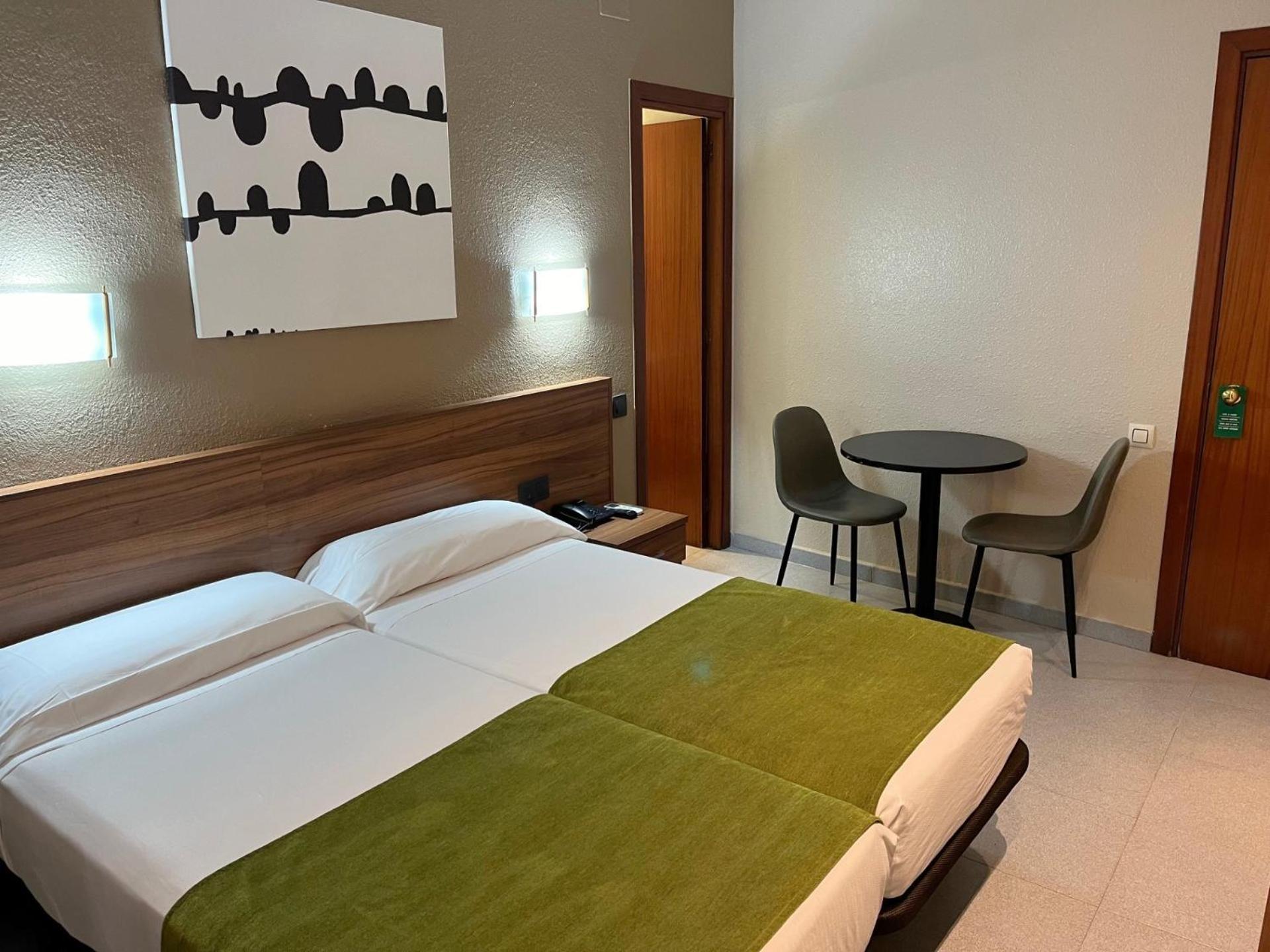 Hotel Aneto Barcelona Bagian luar foto