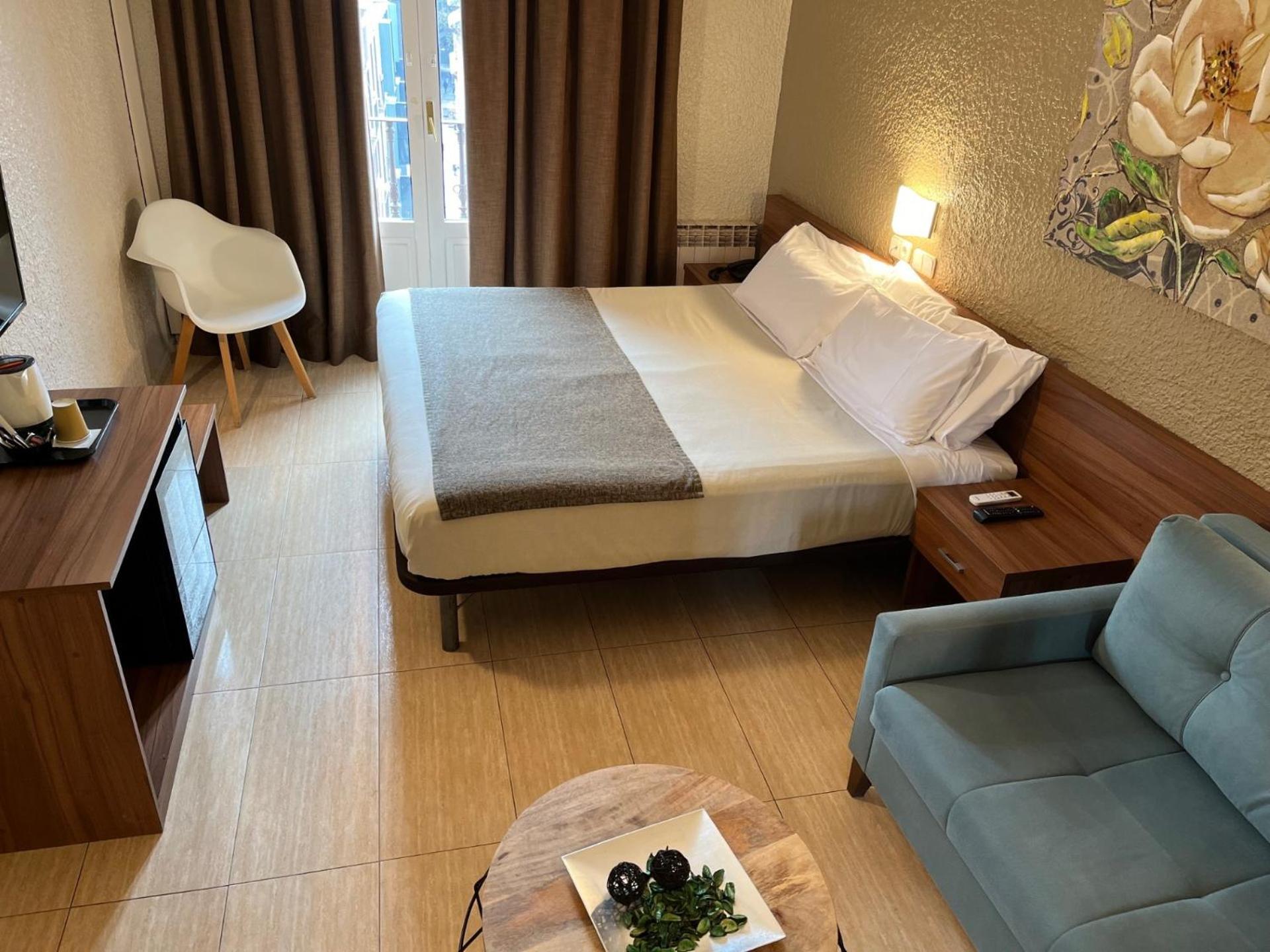 Hotel Aneto Barcelona Bagian luar foto