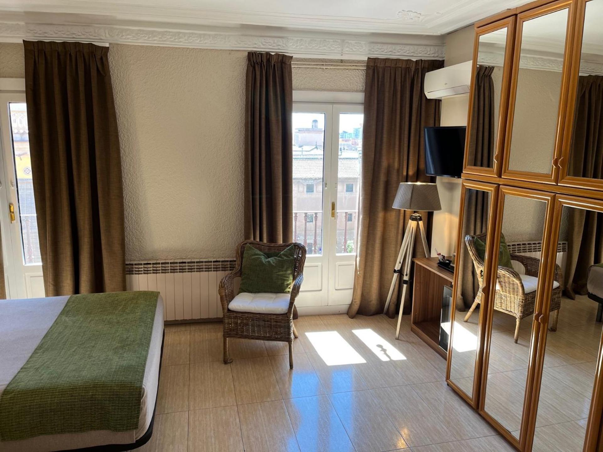 Hotel Aneto Barcelona Bagian luar foto