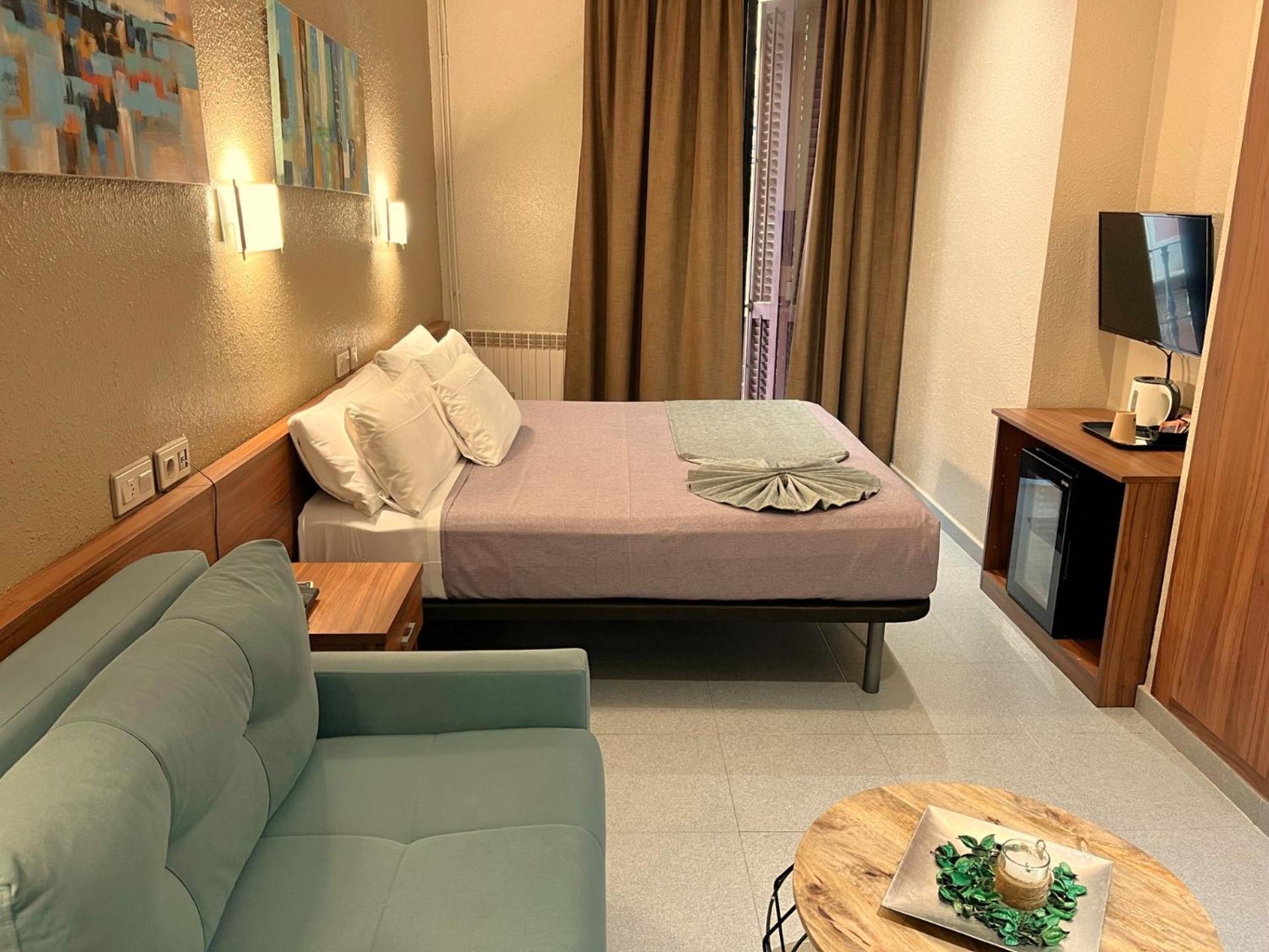 Hotel Aneto Barcelona Bagian luar foto