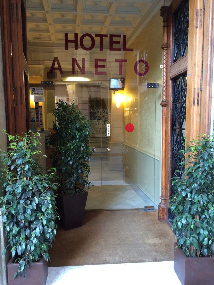 Hotel Aneto Barcelona Bagian luar foto